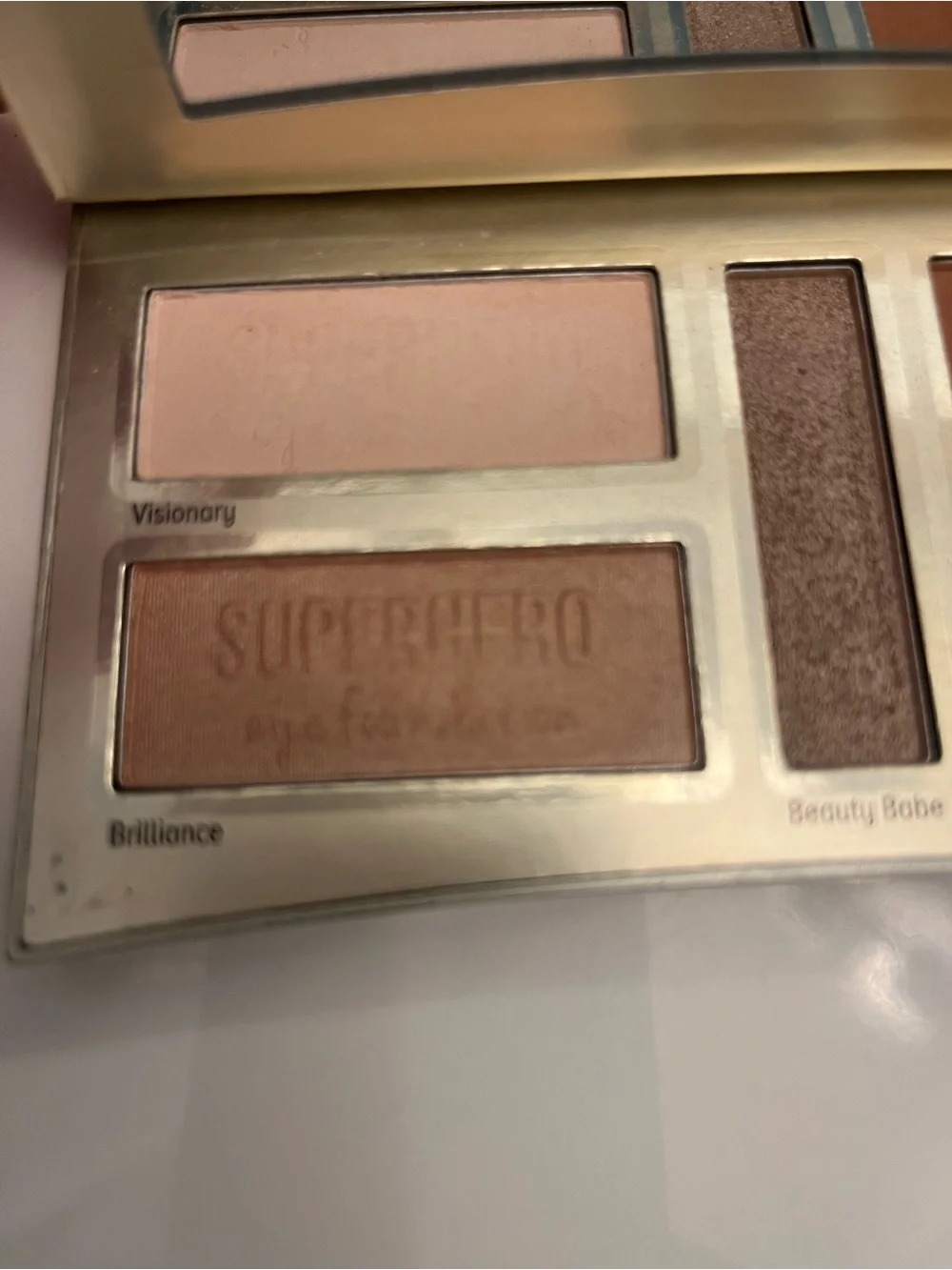 IT cosmetics Superhero by Day Eyeshadow Palette GUC